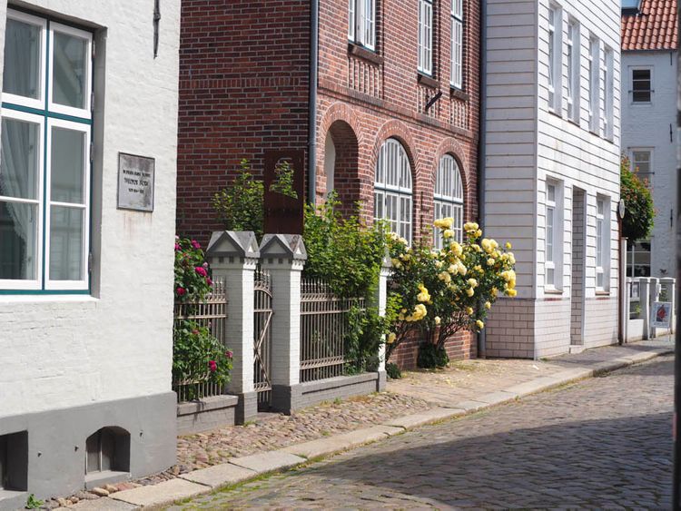 Versicherungsmakler INVESTMENTselect in Husum Immobilien 02